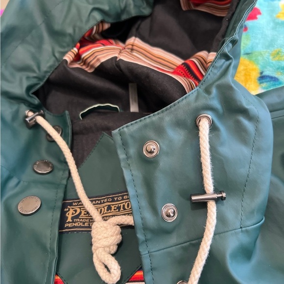 Like New Pendleton Women's
Olympic Acadia
Slicker Raincoat - Picture 11 of 12